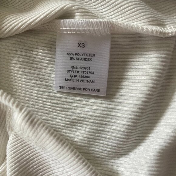 Pink Rose blouse for women size XS. Designed to provide you comfort. - Picture 4 of 6